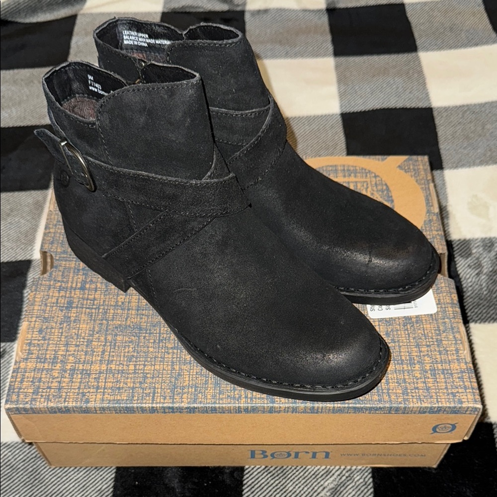 NIB New Trinculo Born Women's Black Ankle Boots Size 9